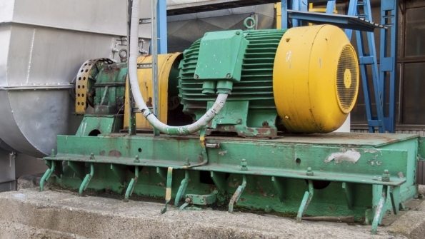 使用振動(dòng)檢測儀排除電機(jī)軸承故障